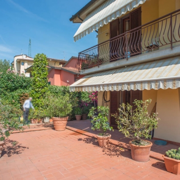 09-villa-con-giardino